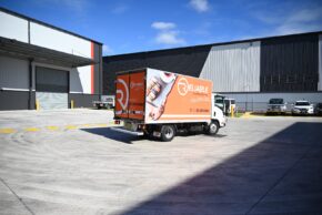 How to Choose the Right Food Distributor for Your Restaurant or Café