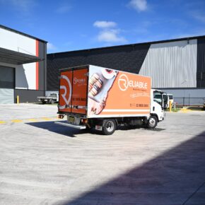 How to Choose the Right Food Distributor for Your Restaurant or Café