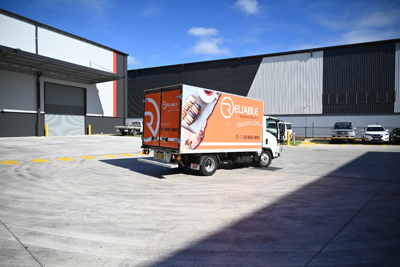 How to Choose the Right Food Distributor for Your Restaurant or Café